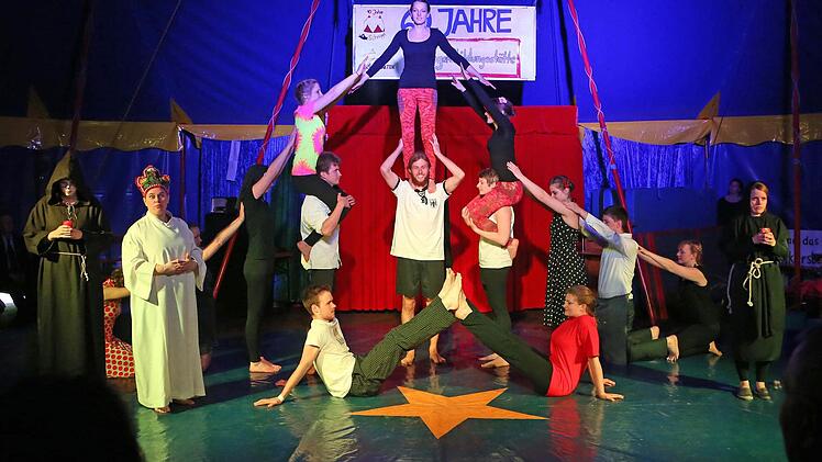 Mit einer tollen Zirkusvorstellung wurde das Jubiläum 60 Jahre Jugendbildungsstätte und zehn Jahre zirkuspädagogische Arbeit auf dem Volkersberg gefeiert. Foto: Kerstin Schmeiser-Weiß