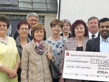 Mitglieder des Pfarrgemeinderates und der Kirchenverwaltung aus den Gemeinden Windheim, Buchbach, Tettau und Hirschfeld mit Pfarrer Cyriac Chittukalam und Pastoralreferent Josef Grünbeck (Zweiter von links) Foto: Veronika Schadeck