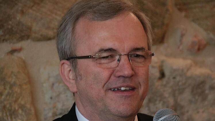 Rainer Lang feierte im Kreise seiner Kollegen und mit prominenten Gästen im Gasthof Goldenes Roß in Eschenau seinen 60. Geburtstag.  Foto: Josef Hofbauer