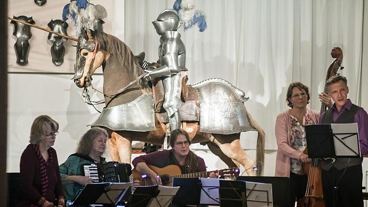 "Zum Sterben schön": Impressionen von einem Abend mit Kunst und Musik in der Großen Hofstube der Veste CoburgFoto: Jochen Berger