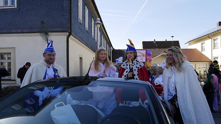 Wildenheid in Narrenhand - Impressionen vom Faschingsumzug im Neustadt Stadtteil. - Foto: Manja von Nida