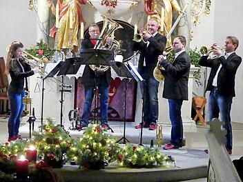Rekkenze Brass begeisterte mit (von links) Elisabeth Nußrainer (Posaune), Rainer Streit (Tuba), Benjamin Sebald (Trompete), Sebastian Krügel (Horn) und Florian Zeh (Trompete) in der Trebgaster Johanneskirche. Foto: Dieter Hübner