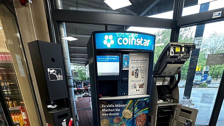 Aufgehebelter Geldautomat in Fürther Edeka-Filiale.