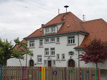 Die Burghaiger Grundschule ist eine von sieben, für die die Stadt Kulmbach der Sachaufwandsträger ist. Fotos: Nützel/BR-Archiv/privat