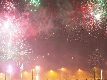Zehn, neun, acht... Auf den Countdown vor null Uhr an Silvester fiebert ganz Deutschland jedes Jahr hin.  Zehn Tipps daf&uuml;r. Foto: Ingo Wagner/dpa