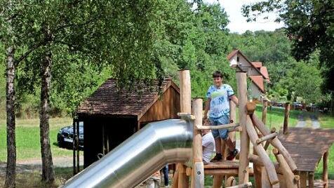 Auf dem neuen Spielplatz in Dippach  Fotos: Günther Geiling