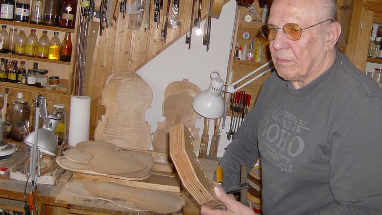 Jede Menge Werkzeug benötigt Gerhard Otto Klier, um aus Holz einzigartige Geigen herzustellen. Fotos: Petra Malbrich