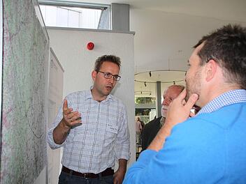Christoph Thiel ist der Gesamtleiter für das Projekt "SuedLink". Beim Info-Markt in der Georgi-Halle stellte er sich den Fragen der Bürger. Foto: Ulrike Müller