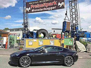 Zwölf Zylinder unter der Haube: der Aston Martin  Foto: Seibold
