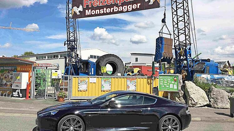 Zwölf Zylinder unter der Haube: der Aston Martin  Foto: Seibold