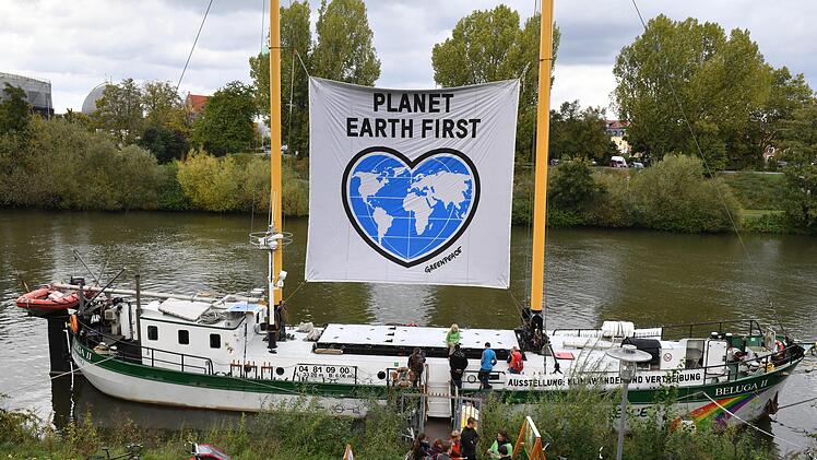 Die "Beluga II " in Bamberg. Foto: Ronald Rinklef