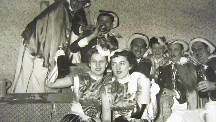 Die Prinzengarde im Gasthaus "Zum Posthans".