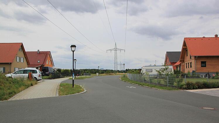 Vom Norma-Kreisel durch die Dientzenhoferstraße hätte die kleine Umgehung führen sollen, wenn es nach den Freien Wählern gegangen wäre. Eine Mehrheit von 13:6 Räten lehnte es jedoch ab, eine Umgehungsstraße durch ein Wohngebiet zu leiten. Foto: Matthias Einwag