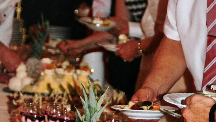 Eis und andere Leckereien gab es beim Dessert-Buffet. Foto: Werner Vogel