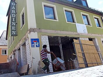 Die Arbeiten an der noch namenlosen Begegnungsstätte sind mittlerweile in vollem Gange. Foto: Jann Weckel