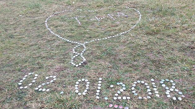 Die Geschichte ihres Liebesbeweises wird Melissa und Tom wohl l&auml;nger in Erinnerung bleiben - auch dank der Polizei und der Stadt Bad Neustadt. Foto: Polizei