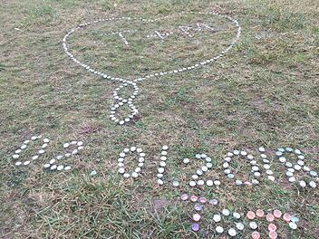 Die Geschichte ihres Liebesbeweises wird Melissa und Tom wohl l&auml;nger in Erinnerung bleiben - auch dank der Polizei und der Stadt Bad Neustadt. Foto: Polizei