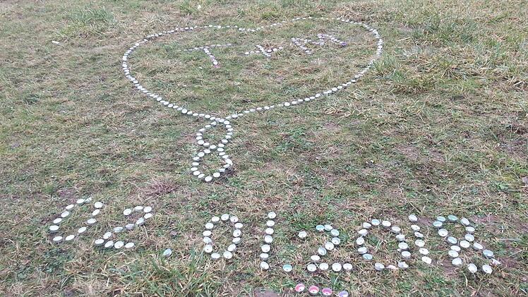 Die Geschichte ihres Liebesbeweises wird Melissa und Tom wohl l&auml;nger in Erinnerung bleiben - auch dank der Polizei und der Stadt Bad Neustadt. Foto: Polizei