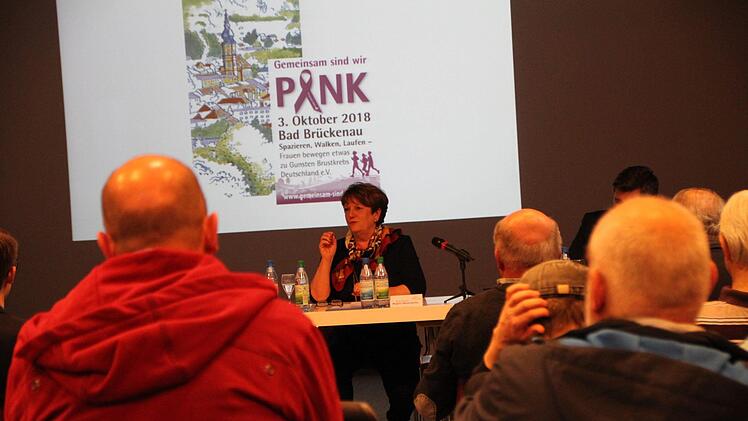 Bürgermeisterin Brigitte Meyerdierks stellte sich den Fragen der Bürger. Foto: Ulrike Müller