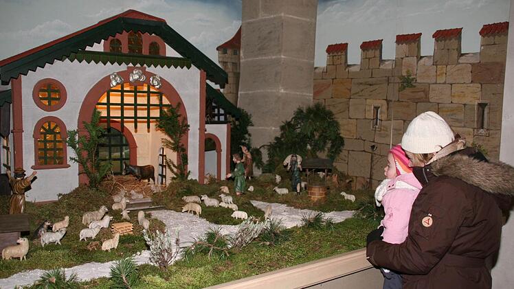 Die Barock-Krippe in St. Michael wurde um 1820 gebaut.