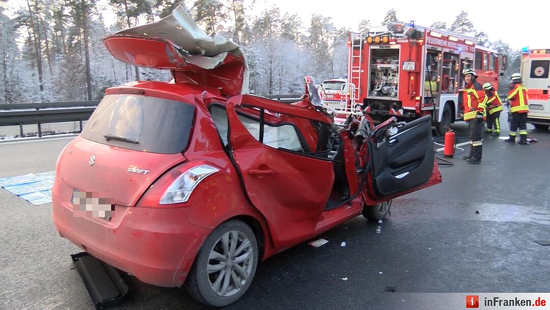 Schwerer Verkehrsunfall auf A3 bei Tennenlohe