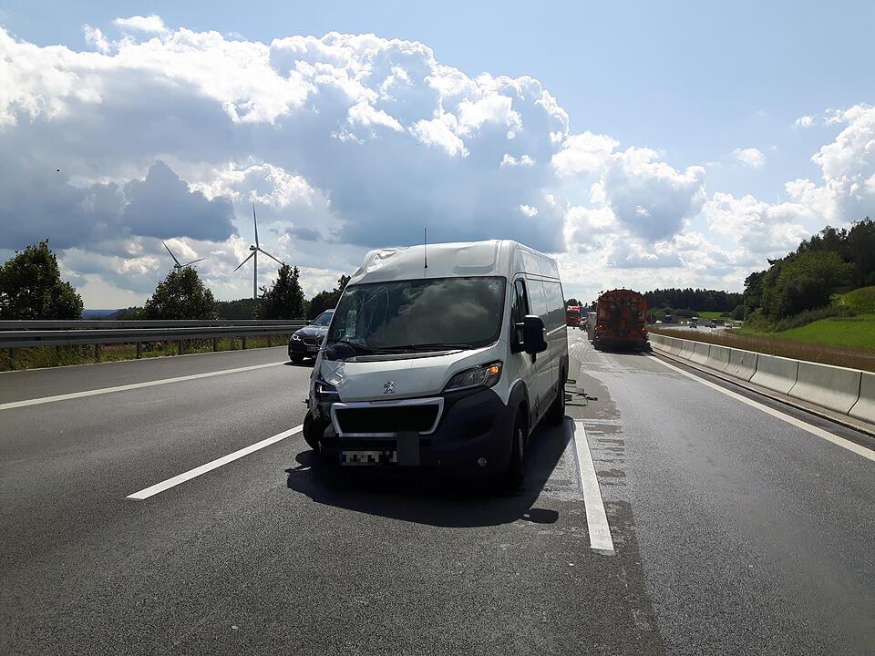 Pegnitz: Vater und Sohn rasen in Absicherungsfahrzeug