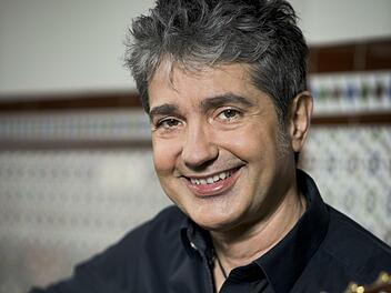 Die Kunst des virtuosen Gitarristen Stefan Grasse ist am Sonntag, 22. August, im Mitwitzer Schloss zu hören.