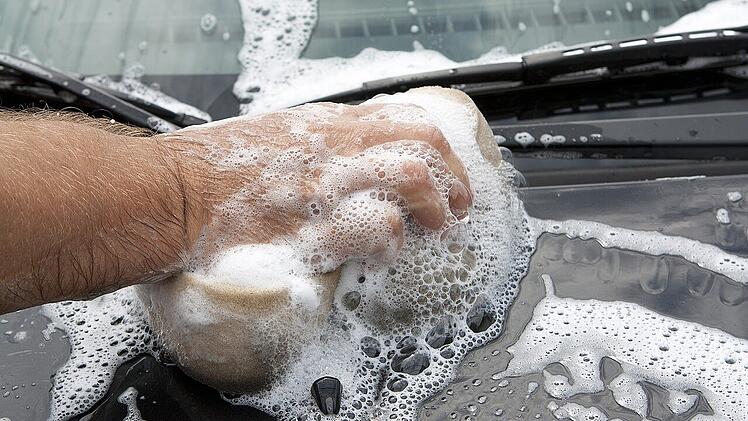 Auto putzen, Auto waschen, Autowäsche, Auto reinigen