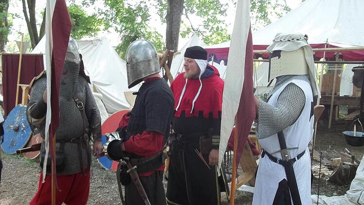 Das Mittelalterflair begeistert Mitglieder und Besucher.