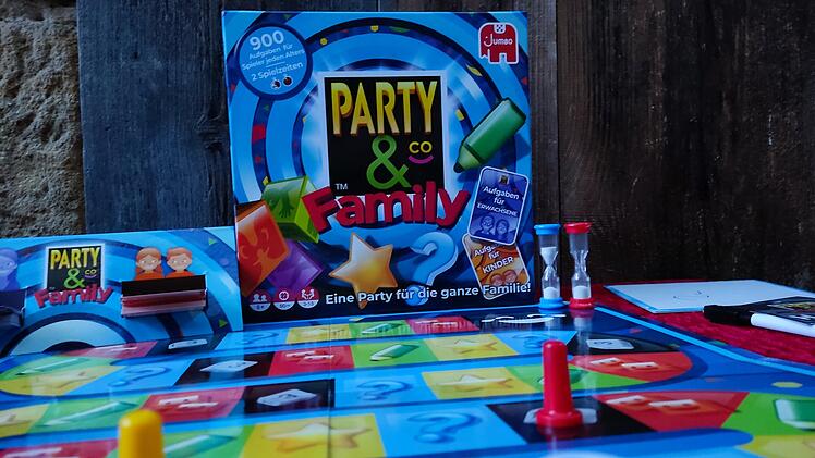 Spiele-Test "Party & Co Family": So gut ist das familienkompatible Party-Spiel