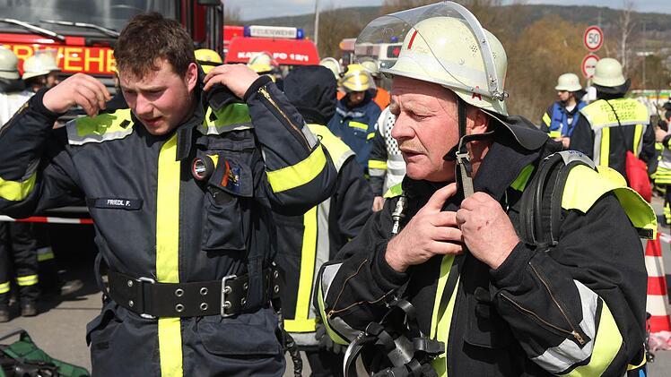 Als diese Feuerwehrmänner im April 2013 zum Katastropheneinsatz nach Kersbach gerufen wurden, war es glücklicherweise nur eine Übung. Foto: Archiv/Michael Gründel