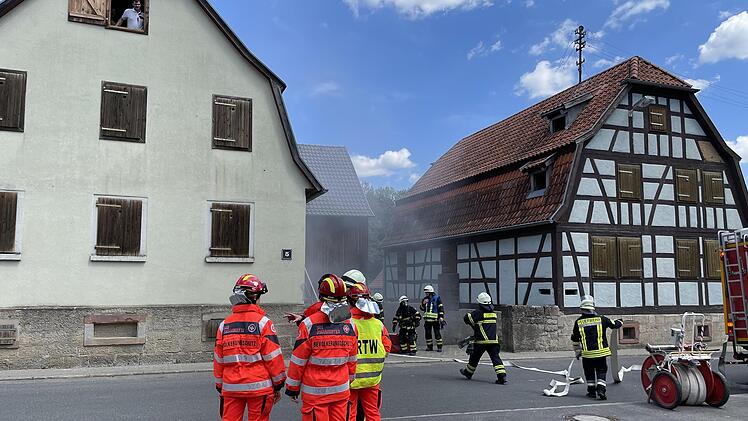 Die Johanniter &uuml;bernahmen unter anderem die realistische Unfalldarstellung bei der gro&szlig;angelegten Rettungskr&auml;fte-&Uuml;bung in Bonnland. Die Feuerwehren trainierten intensiv mit ihrem Einsatzger&auml;t.
