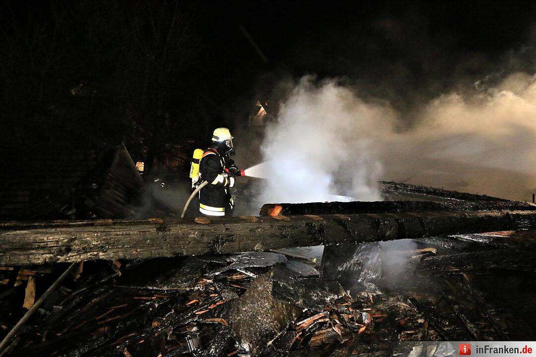 Großeinsatz: Scheunenbrand in Seigendorf