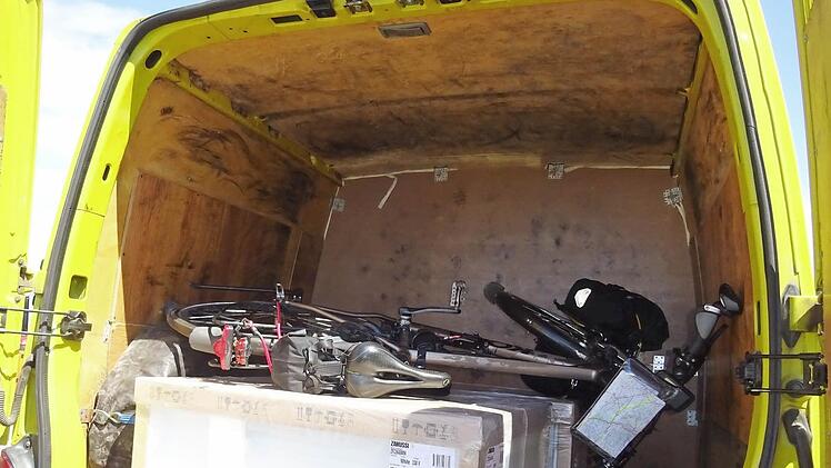 Weil er nicht mit seinem Fahrrad über die Grenze durfte, musste Pöhlmann auf ein Auto umsteigen. Foto: Privat