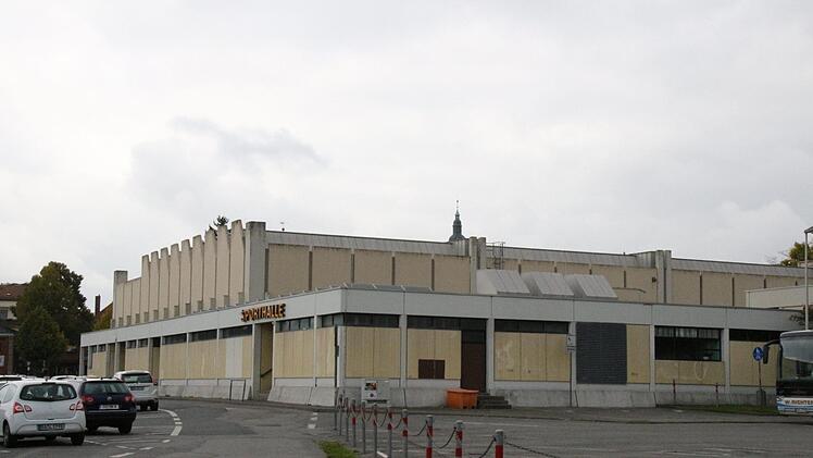 Die Angerhalle soll zur Interimsspielstätte fürs Landestheater umgebaut werden - nach vier Jahren Nutzung soll dann der Abriss erfolgen. Jetzt macht Hans Michelbach einen anderen Vorschlag.Simone Bastian