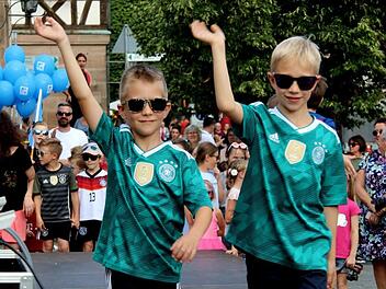 Der Modesteg beim "Sommer in der Stadt" wurde rege genutzt. In der Stadt war der Sommer regelrecht greifbar.  Foto: Archiv/Richard Sänger