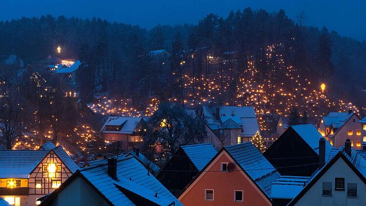 Lichterprozession in Obertrubach Foto: Tourismuszentrale Fränkische Schweiz