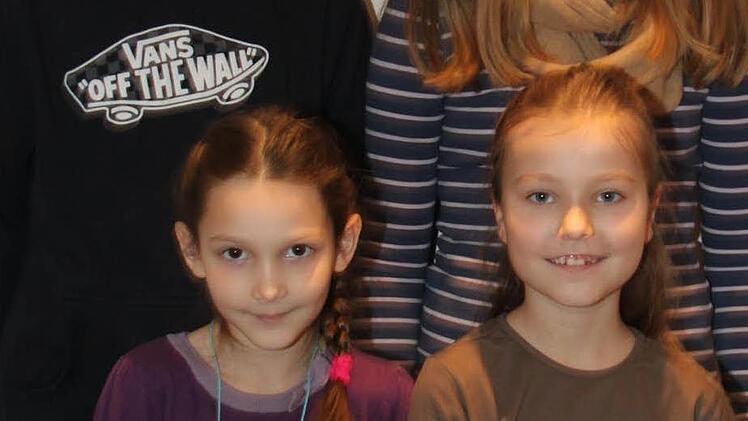 Vier Sternsinger in Zivil: Lukas und Leonie Schramm (hinten) sowie Larissa Kaiser (links) und Sophia Bornschlegel. Foto: Jürgen Gärtner