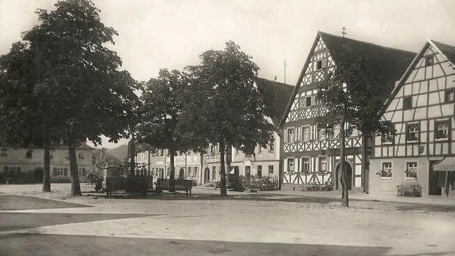 Foto vom Hans-Schemm-Platz in Ebermannstadt. Schemm war Gauleiter der NSDAP. Repros: Franze