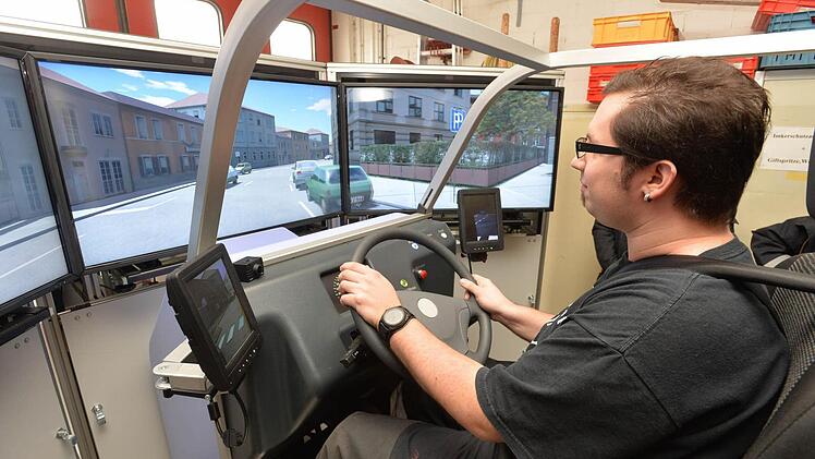 Auch Andre aus Dörfleins hat den Verkehrssimulator getestet.  Foto: Ronald Rinklef