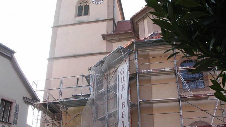 Am Mittwoch-Morgen vor dem Abbau des Gerüstes. Foto: Carmen Schmitt