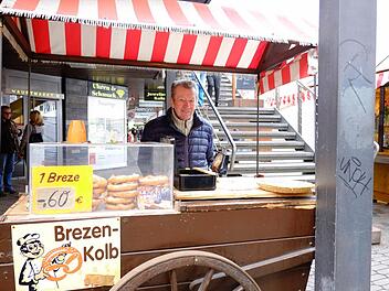 Die gute Seele vom Hauptmarkt in Nürnberg: der Brezen-Mann Foto: Nikolas Pelke