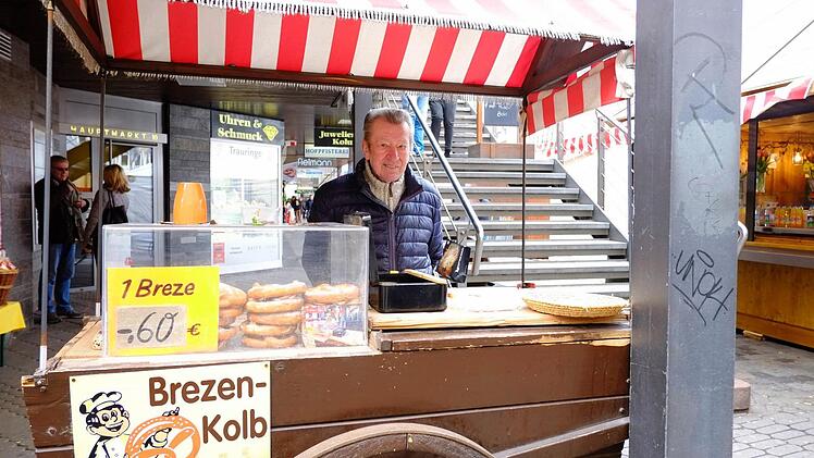 Die gute Seele vom Hauptmarkt in Nürnberg: der Brezen-Mann Foto: Nikolas Pelke