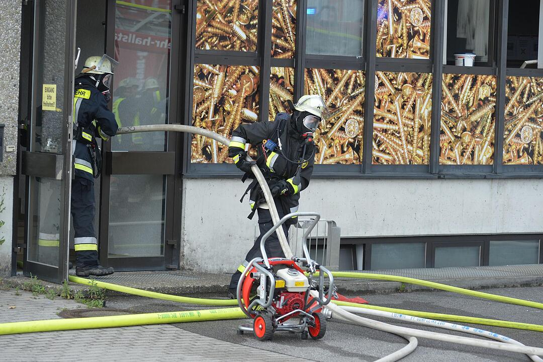 Hallstadt: Hoher Schaden bei Baumarkt-Brand