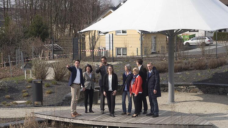 Beim Ortstermin in Teuschnitz (von links) Oliver Plewa, Susanne Faller, Prof. Markus Schlempp, Christine Bauer, Bettina Seliger, Gabriele Weber, Florian Kirfel und Willi Fehn Nicole Julien-Mann