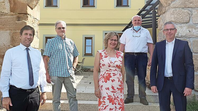 Sie gaben die Juryentscheidung bekannt (v. l.): Hermann Ulm, Manfred Wörner (Vereinsmitglied Ku-Ku-Ki), Anja Gebhardt, Fritz Sponsel und Bernd Drummer.