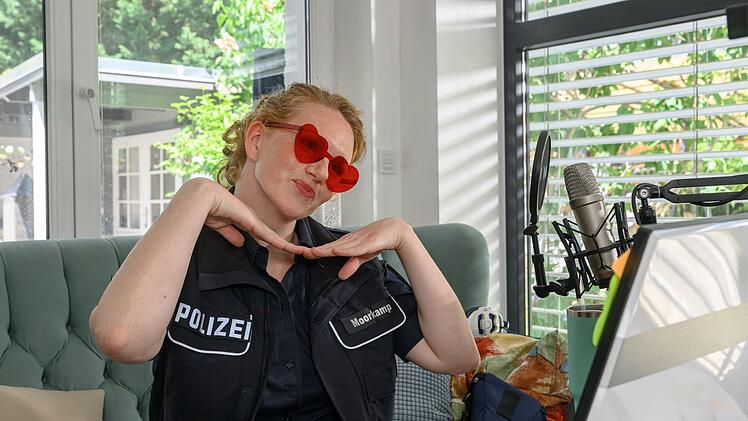 Polizeihauptmeisterin Paula Moorkamp (Stella Hinrichs) forscht im aktuellen Fall nach.