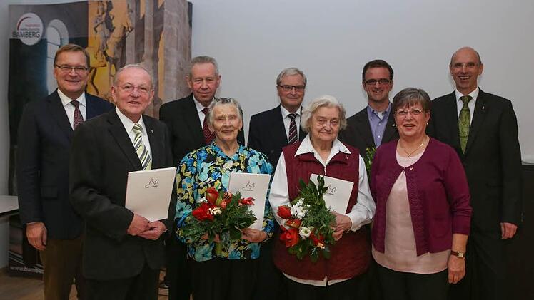 Noch ein Gruppenbild mit den beiden Laudatoren Foto: Barbara Herbst