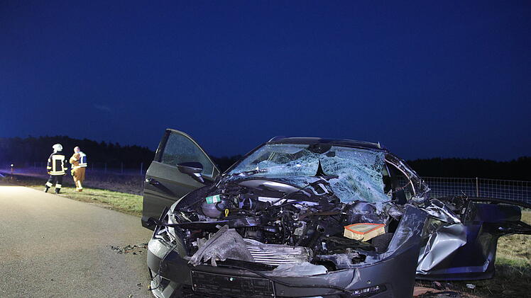 A6 bei Lichtenau (Landkreis Ansbach): Lkw-Fahrer ignoriert &Uuml;berholverbot &ndash; 19-J&auml;hriger schwer verletzt