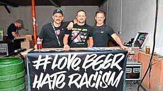 &bdquo;Liebe Bier, hasse Rassismus&ldquo; lautete das Motto.  Martin Landeck